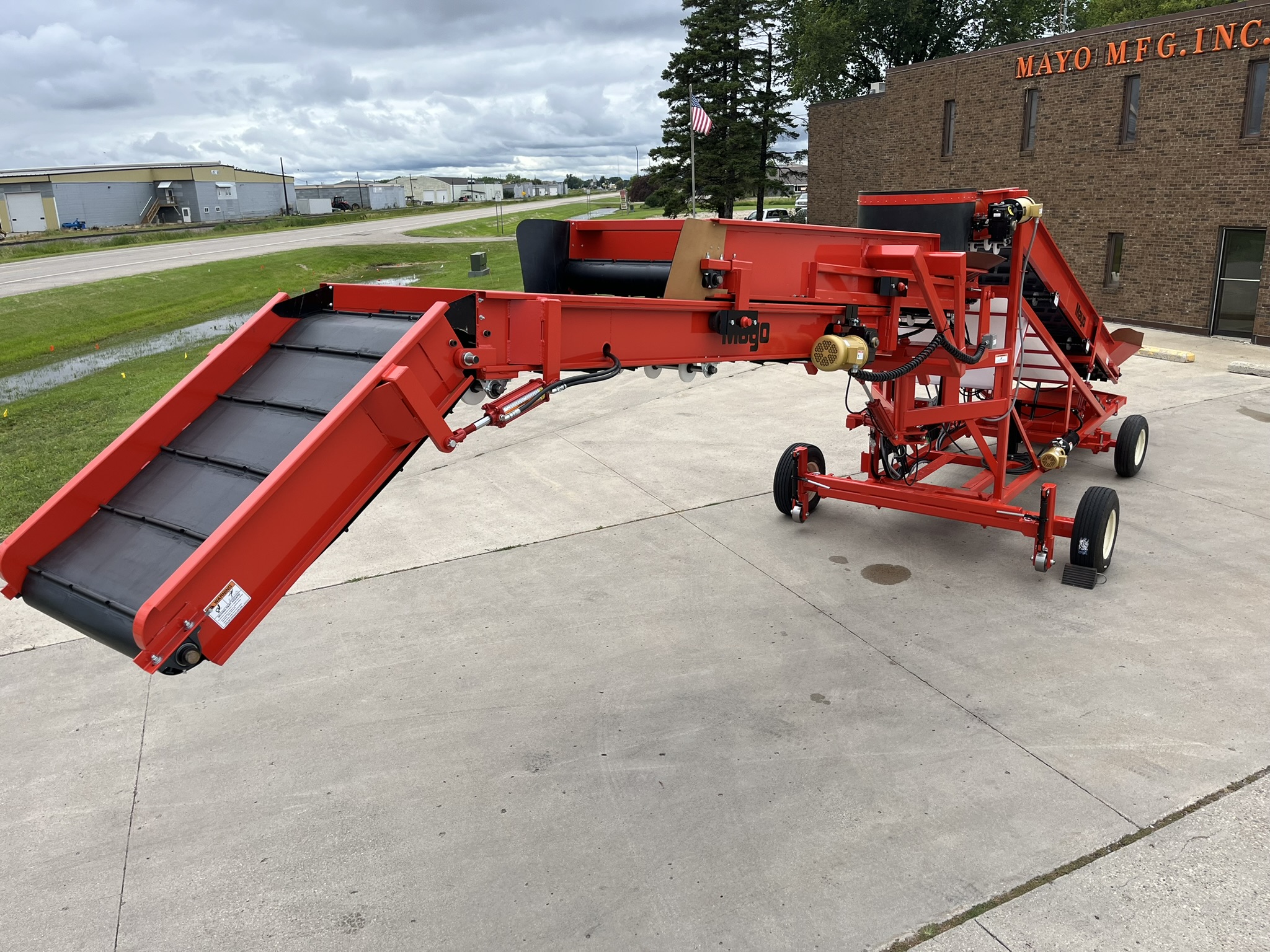 Loader with Tip Down Boom